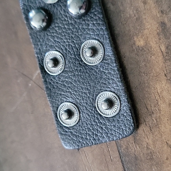 BOGO Hard Rock Cafe black leather cuff bracelet - Picture 4 of 7